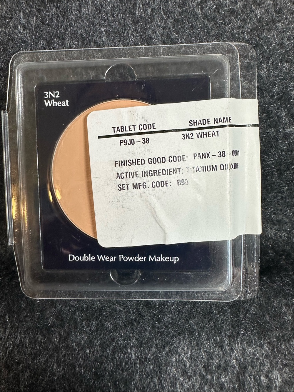 Estée Lauder Double Wear Stay-in-Place Matte Powder Foundation 3N2 Wheat